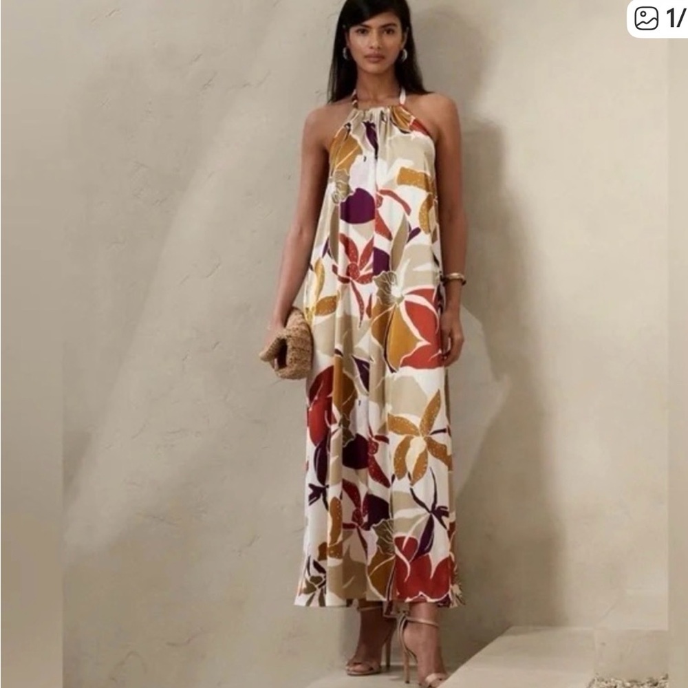 ⭐️Banana Republic Trapeze Halter Maxi⭐️ - Picture 2 of 10